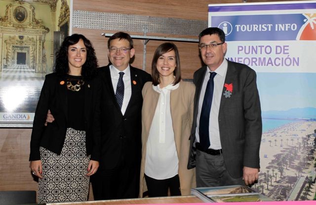 Amb Mireia Estepa, alcaldessa de Cocentaina, el President de la Generalitat, Ximo Puig, i el president de les Corts, Enric Morera